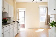 Bright & Spacious Home w/ Studio Loft for 5  Quiet Neighbourhood - Photo 15