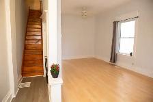 Bright & Spacious Home w/ Studio Loft for 5  Quiet Neighbourhood - Photo 21