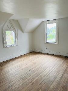 One bedroom plus den for rent in Port Hope - Photo 5