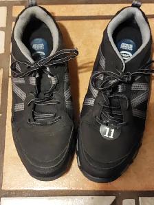 SOULIERS NEUFS POUR HOMME  11 ET 11,5