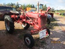 1948 Farm All Cub tractor - Photo 2
