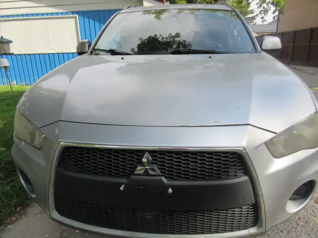 2011 Mitsubishi Outlander ES SAFTIED!