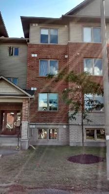 Barrhaven Upscale 2Bed 1,5Bath Penthouse Condo Flat for Nov 01st - Photo 8