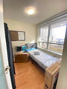 Fully Furnished Room for Rent in Mississauga Condo - Photo 3