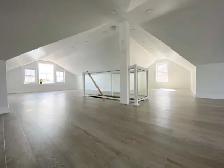Bright & Spacious Home w/ Studio Loft for 5  Quiet Neighbourhood