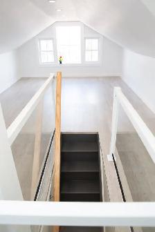 Bright & Spacious Home w/ Studio Loft for 5  Quiet Neighbourhood - Photo 7