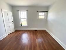 Bright & Spacious Home w/ Studio Loft for 5  Quiet Neighbourhood - Photo 12