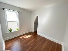 Bright & Spacious Home w/ Studio Loft for 5  Quiet Neighbourhood - Photo 13