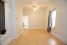 Bright & Spacious Home w/ Studio Loft for 5  Quiet Neighbourhood - Photo 19