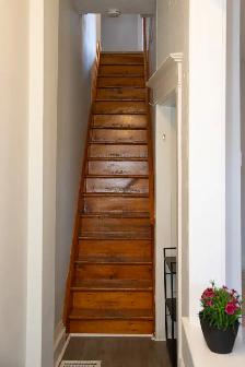 Bright & Spacious Home w/ Studio Loft for 5  Quiet Neighbourhood - Photo 23
