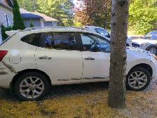 2012 NISSAN. ROUGE