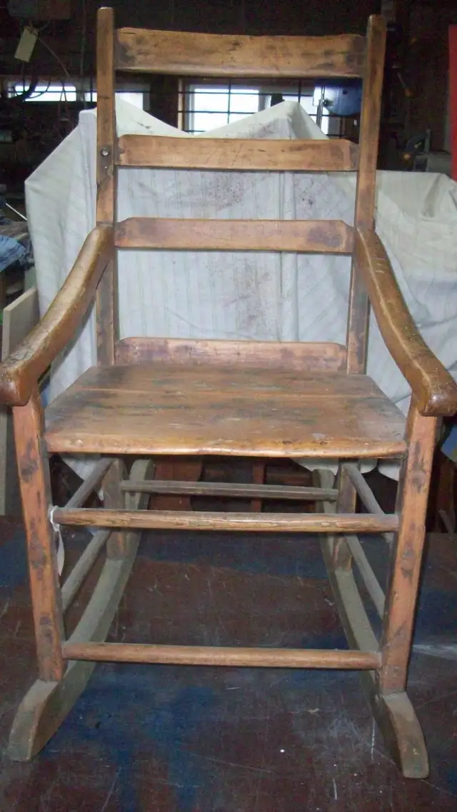 CHAISE BERCANTE ANTIQUE