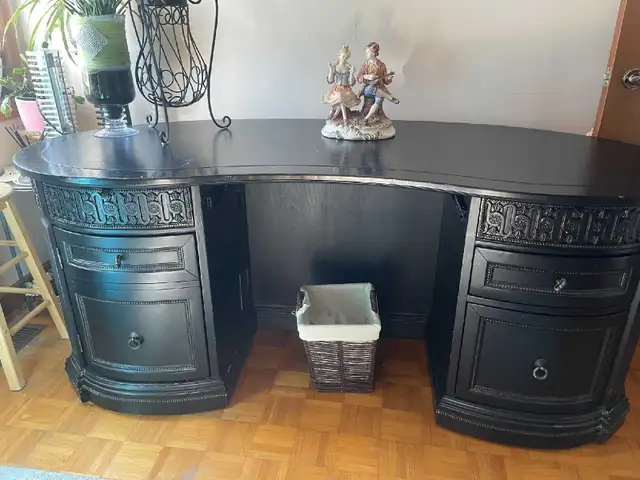 Elegant wood Desk