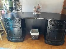 Elegant wood Desk