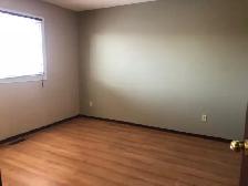 Abbeydale main floor unit 3 bedroom  $1380/m   60% ut - Photo 7