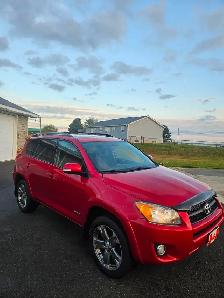 2011 Toyota Rav 4  Sport 4WD One Owner 4 cylinder - Photo 2