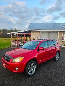 2011 Toyota Rav 4  Sport 4WD One Owner 4 cylinder - Photo 4