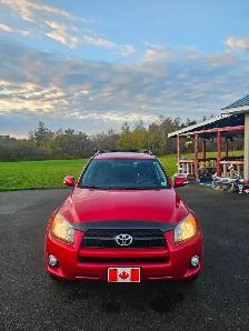 2011 Toyota Rav 4  Sport 4WD One Owner 4 cylinder - Photo 12