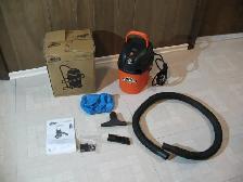 Armorall Compact Wet/Dry Shop Vac, LIKE NEW
