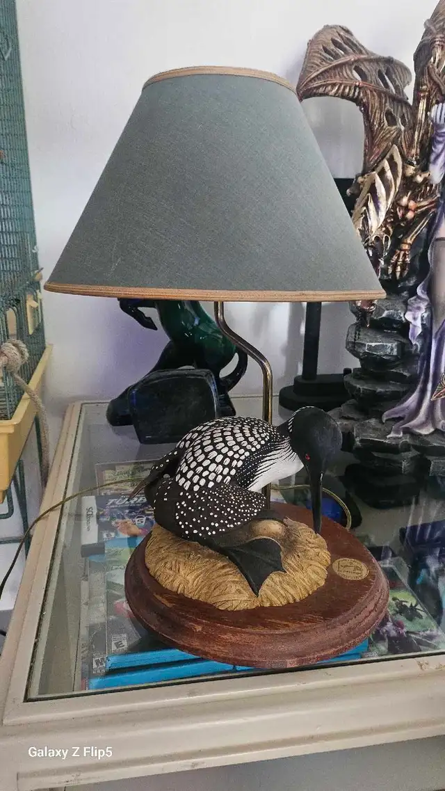 Huard/Canard en bois mis sur lampe brass/laiton antique