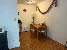 Bright 1-Bed   Balcony, Fairview — Cat Friendly - Photo 3