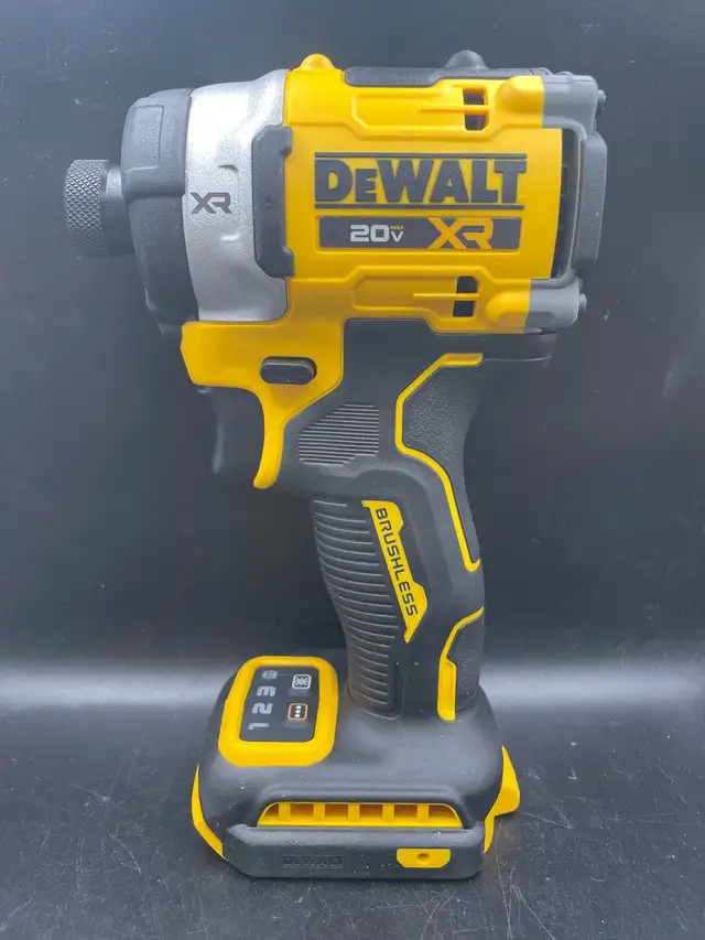 DEWALT 1/4" 3-SPEED HIGH TORQUE IMPACT DRIVER DCF860
