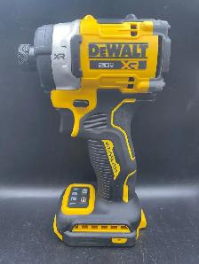 DEWALT 1/4" 3-SPEED HIGH TORQUE IMPACT DRIVER DCF860