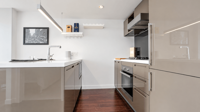 Furnished Luxury 1BR at TELUS Garden | 28th Floor | Pool   Gym