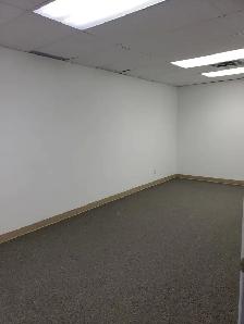 ✨ Multiple Office Spaces Available – Rent Today ✨ - Photo 9