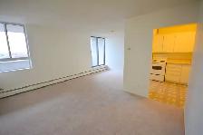 1 Bedroom in Ottawa South ~ Available now, large balconies - Photo 4
