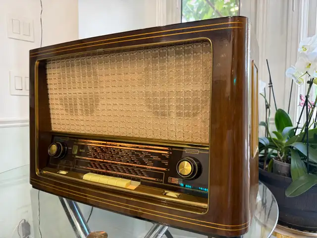 Radio SABA VINTAGE (excellent) 1954
