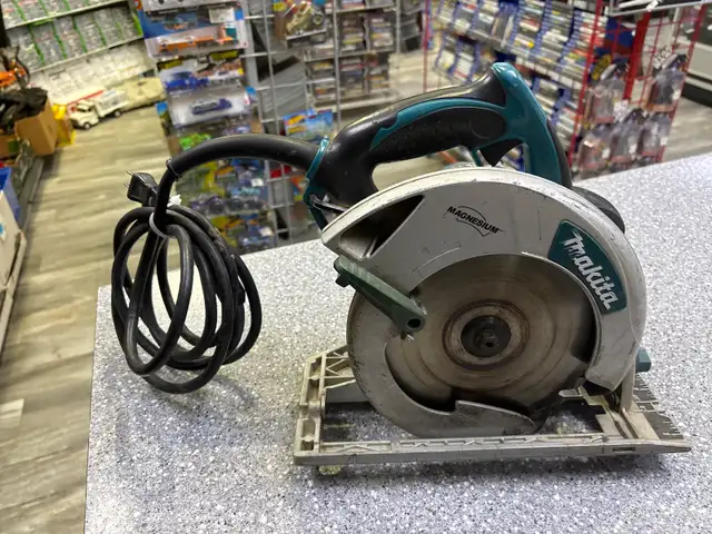 Makita 5007MG Circular Saw