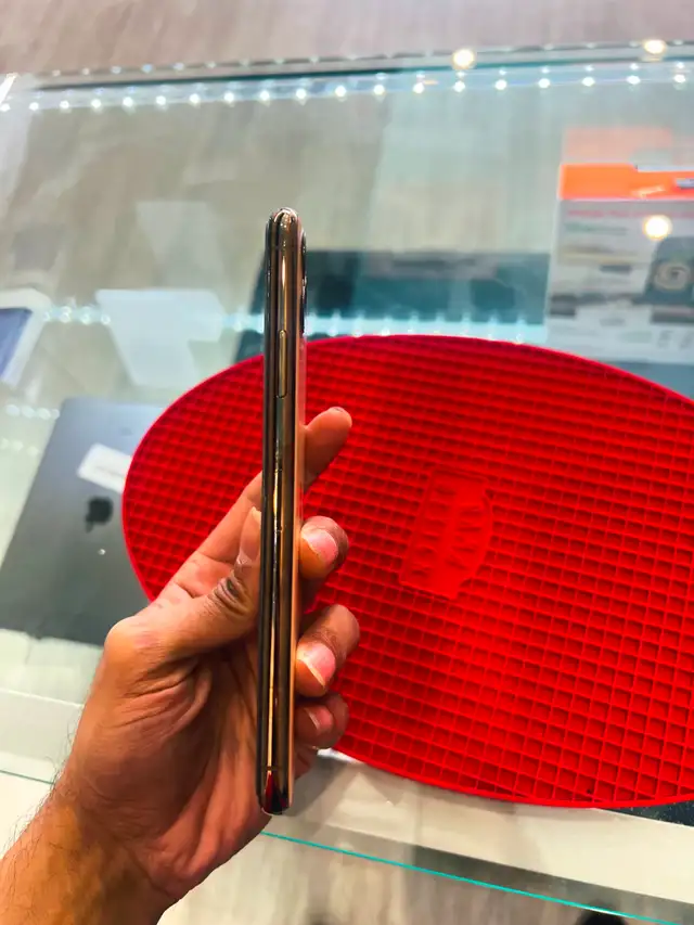 iPhone 11 Pro Max – 256GB (Certified Pre-Owned)