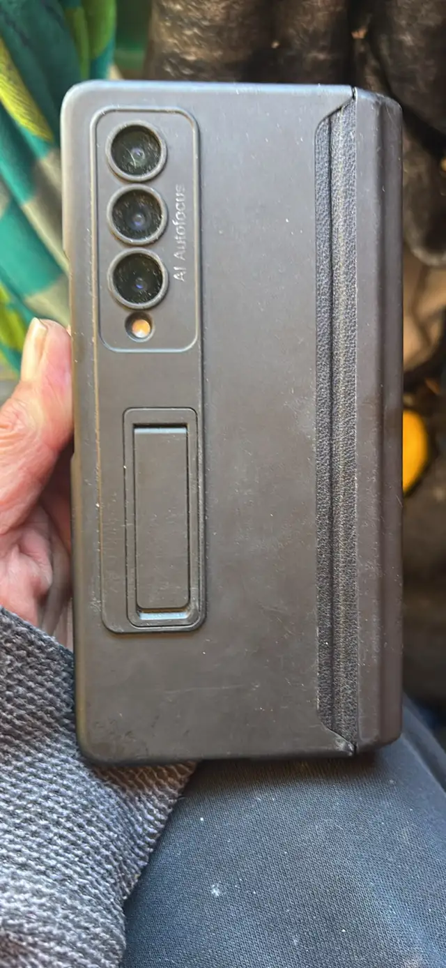 we have a razr Motorola 2025 and a Samsung flip