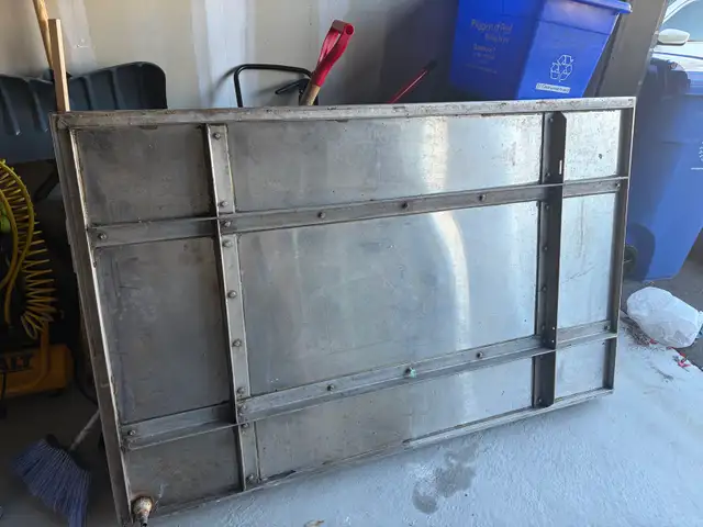 insulated aluminum ice tray