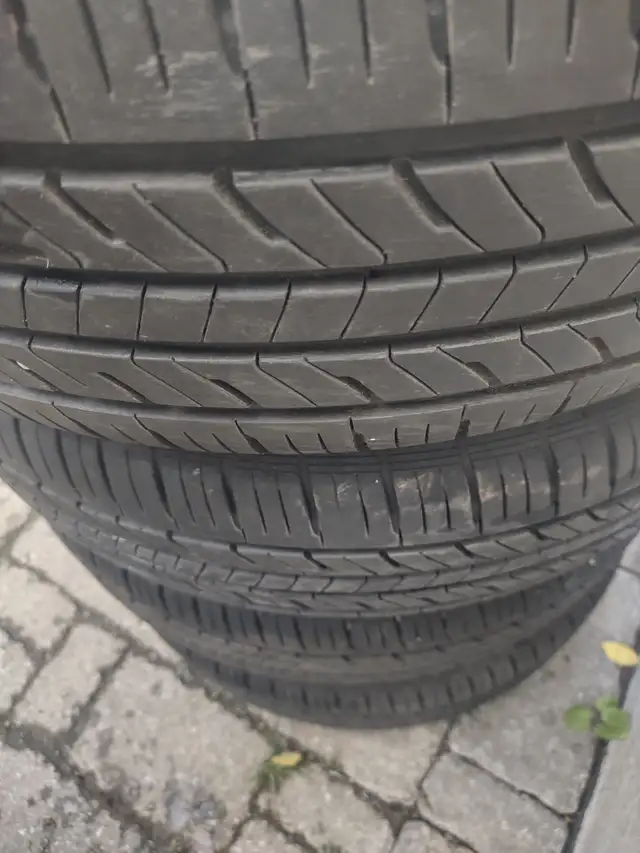205-65R15x4 pneus été Laufenn GFitAs. Excellent état.