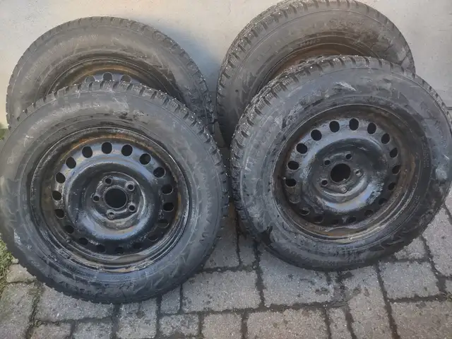 235-65R17x4 Pneus hiver Nokian-Jante GMC Terrain 2010.