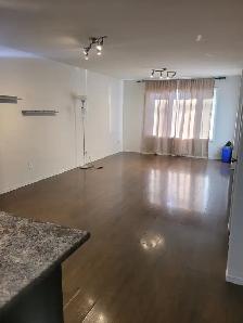4 bedroom 1.5 baths - Townhouse - Photo 3