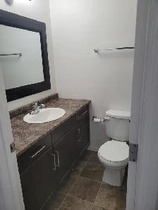 4 bedroom 1.5 baths - Townhouse - Photo 5