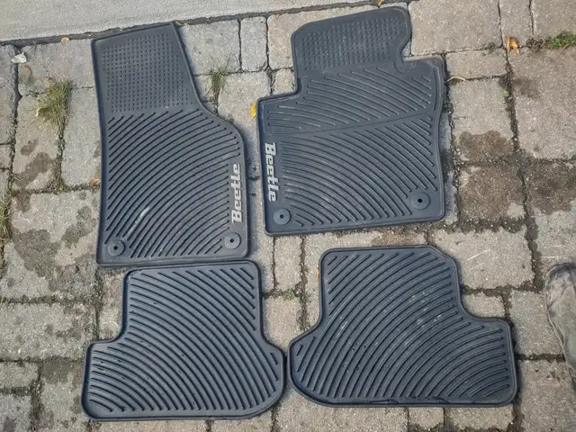Tapis d'autos comme neufs