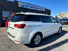 2016 Kia Sedona mini van - Photo 4