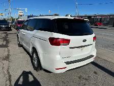 2016 Kia Sedona mini van - Photo 6