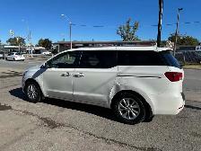 2016 Kia Sedona mini van - Photo 7