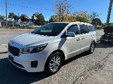 2016 Kia Sedona mini van - Photo 8