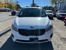 2016 Kia Sedona mini van - Photo 9