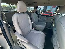 2016 Kia Sedona mini van - Photo 10