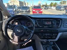2016 Kia Sedona mini van - Photo 16