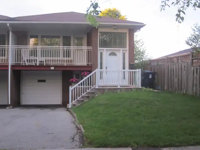 Semi-detached house for Rent, North York