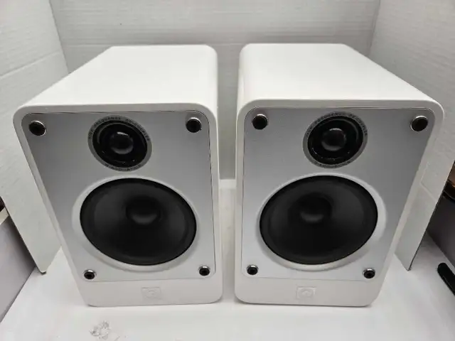 Q Acoustics Concept 20 Bookshelf Speaker Pair - White