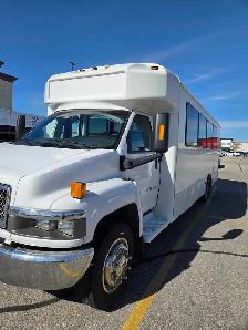 24 Passenger 2007 GMC Glaval Shuttle - Photo 2